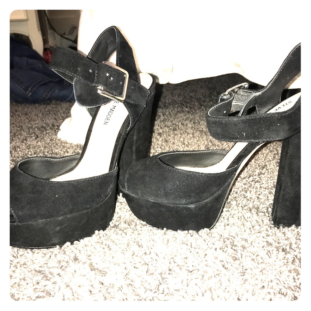 Steve Madden black wedges